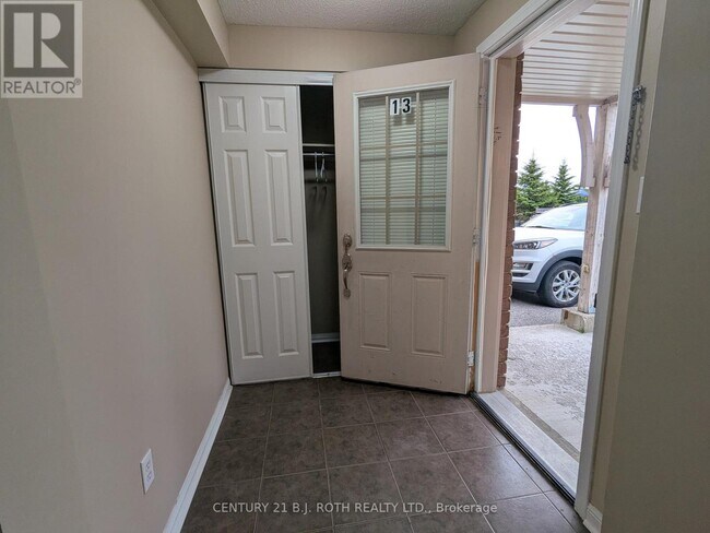 175-175 Stanley St. in Barrie, ON - Building Photo - Building Photo