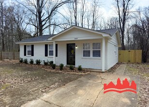 3627 Royal Wood Dr in Memphis, TN - Foto de edificio - Building Photo