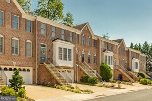 122 Shepherdson Ln NE in Vienna, VA - Building Photo