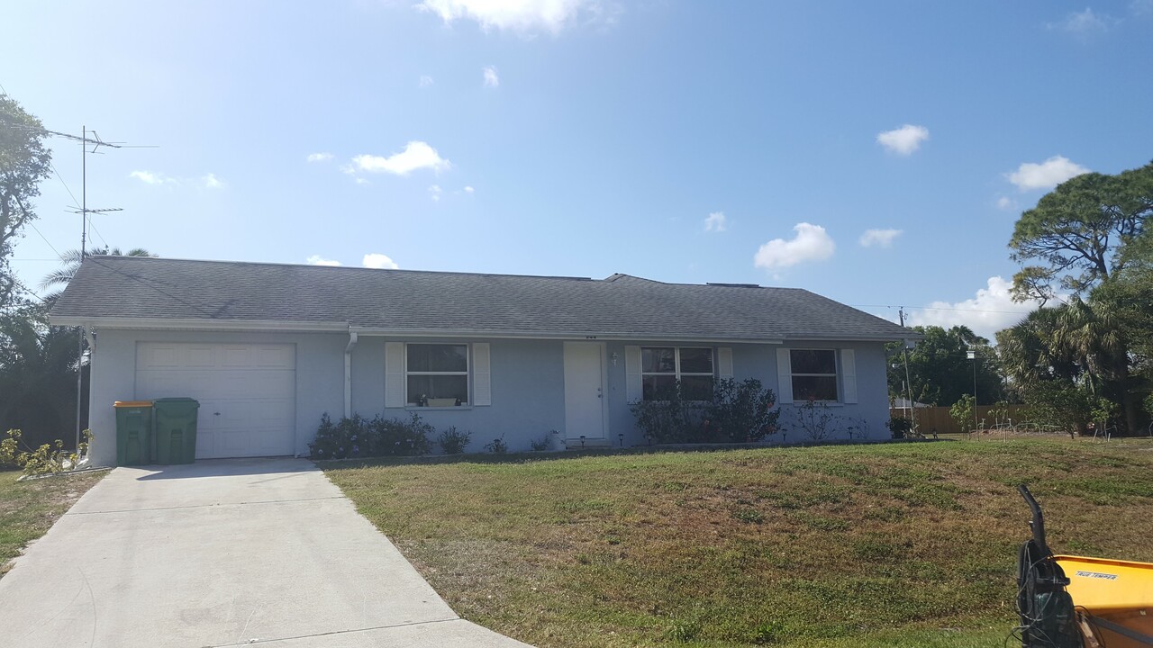 744 Bayard St in Port Charlotte, FL - Building Photo