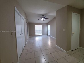 833 Riverside Dr, Unit 837 in Coral Springs, FL - Building Photo - Building Photo