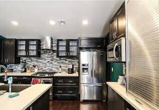 811 E Oakey Blvd in Las Vegas, NV - Building Photo - Building Photo