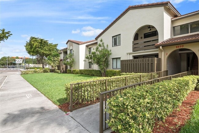 8899 SW 123rd Ct in Miami, FL - Foto de edificio - Building Photo