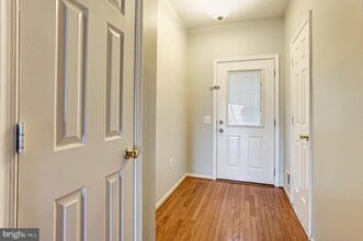 12111 Wedgeway Pl in Fairfax, VA - Building Photo - Building Photo