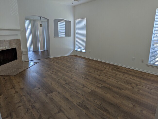 15938 Timber Run Dr in Houston, TX - Foto de edificio - Building Photo