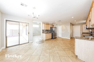 8222 W Voltaire Ave in Peoria, AZ - Building Photo - Building Photo