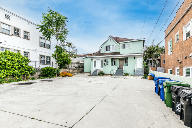 1922 Santa Ynez St in Los Angeles, CA - Building Photo - Building Photo