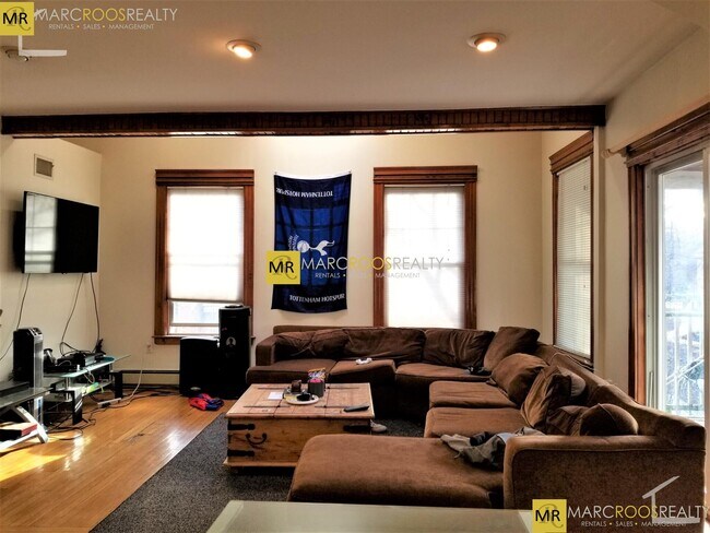 30 Babcock St, Unit 3 in Brookline, MA - Foto de edificio - Building Photo