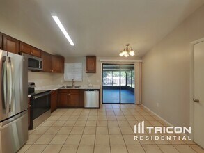 1243 Piney Branch Cir in Valrico, FL - Building Photo - Building Photo