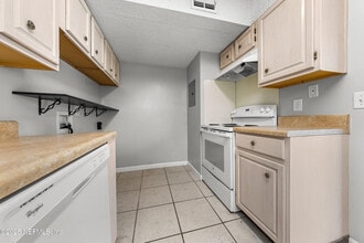 303 Kettering Terrace in Orange Park, FL - Building Photo - Building Photo