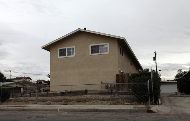 228 Hutchison St in Barstow, CA - Foto de edificio - Building Photo