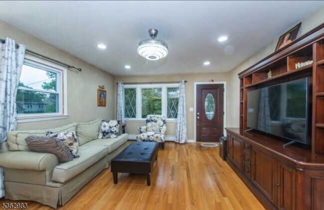 12-12Roosevelt Roosevelt Ave in Parsippany Troy Hills, NJ - Building Photo - Building Photo