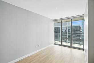 385 E Wacker Dr in Chicago, IL - Building Photo - Building Photo