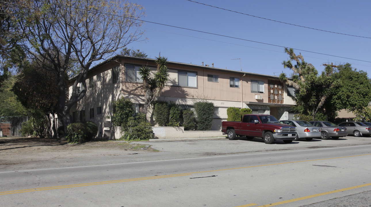 6245 Cahuenga Blvd in North Hollywood, CA - Building Photo