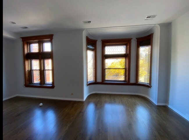4008 N Clarendon Ave, Unit 2 in Chicago, IL - Foto de edificio - Building Photo