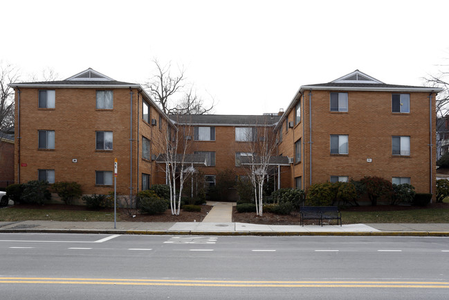 Emerson Gardens in Arlington, MA - Foto de edificio - Building Photo