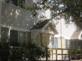 Lake View Apartments & Townhomes in Loch Sheldrake, NY - Building Photo