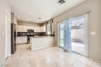 7232 Scenic Desert Ct, Unit D10-104W in Las Vegas, NV - Building Photo - Building Photo