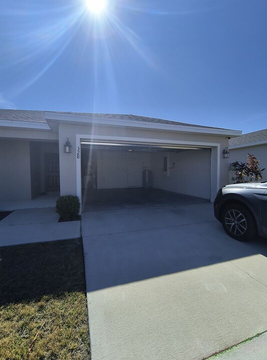 328 San Mauro Dr in Auburndale, FL - Building Photo