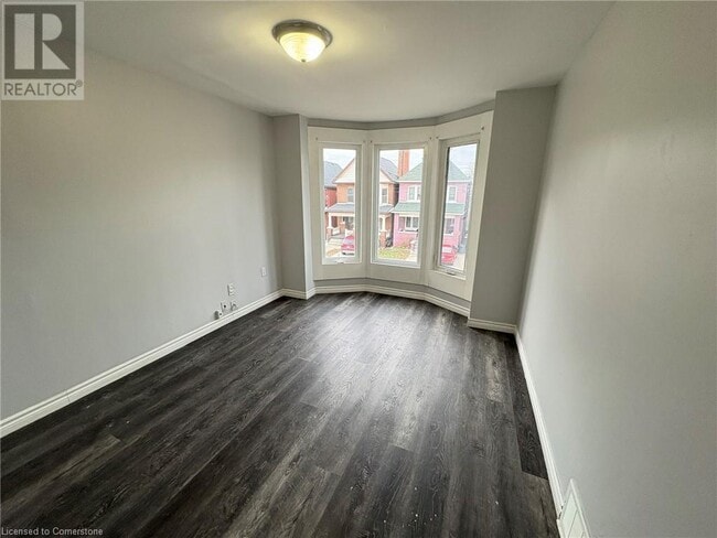 18 Barnesdale Ave N