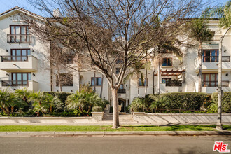 261 S Reeves Dr in Beverly Hills, CA - Building Photo - Building Photo