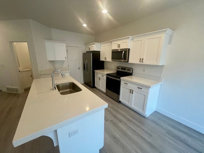 917 E Pacific Dr in American Fork, UT - Building Photo - Building Photo