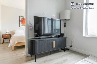 670 N May St in Chicago, IL - Building Photo - Building Photo
