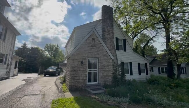 property at 663 Eastmoor Blvd