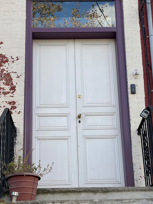 19 Henry St, Unit 1 in Jersey City, NJ - Foto de edificio - Building Photo