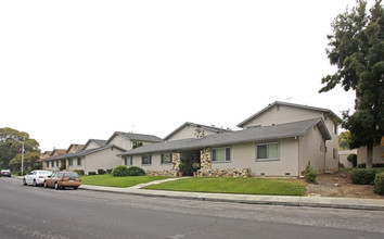 880-884 Burbank Dr in Santa Clara, CA - Building Photo - Building Photo