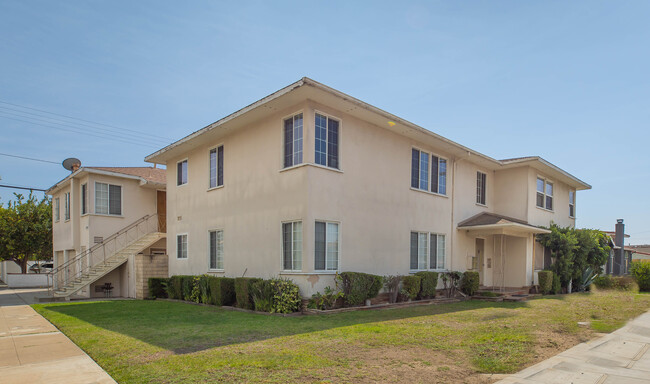 11000 Culver Blvd in Culver City, CA - Foto de edificio - Building Photo