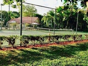 10105 W Sunrise Blvd in Plantation, FL - Building Photo - Building Photo