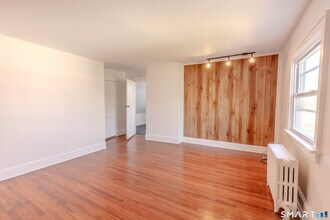 2 Maplewood Terrace in Norwalk, CT - Building Photo - Building Photo