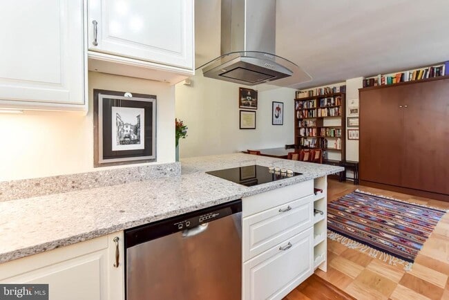 4600 Connecticut Ave NW in Washington, DC - Foto de edificio - Building Photo