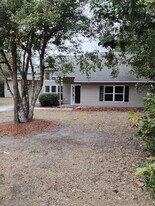 212 Oak Grove Cir in Hubert, NC - Building Photo