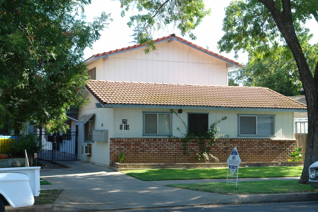 25 W 18th St in Merced, CA - Building Photo