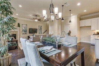 580 Hampshire Dr in Lewisville, TX - Foto de edificio - Building Photo