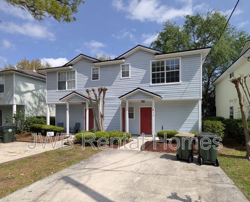 73 Fifth St in Atlantic Beach, FL - Building Photo