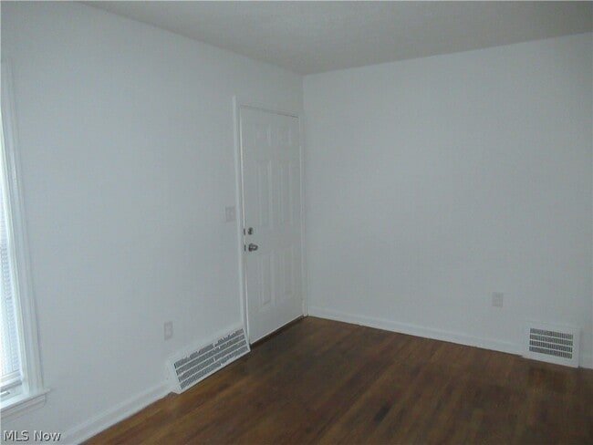 1616 Douglas Rd in Wickliffe, OH - Building Photo - Building Photo