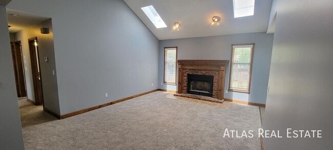 205 NW Almond in Blue Springs, MO - Building Photo - Building Photo