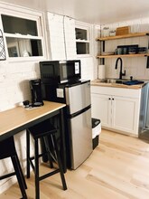 102 Church St in Hogansville, GA - Foto de edificio - Building Photo