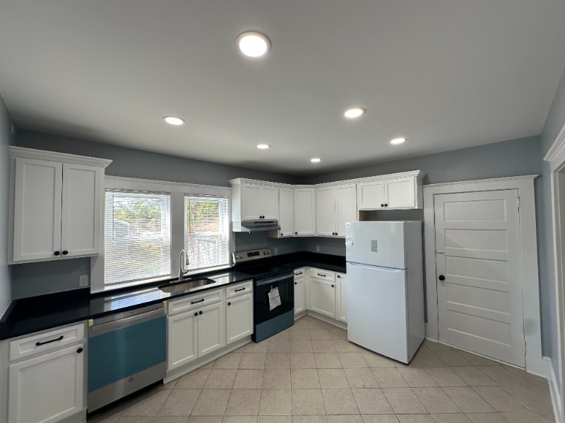 9 Division St in Groton, CT - Building Photo