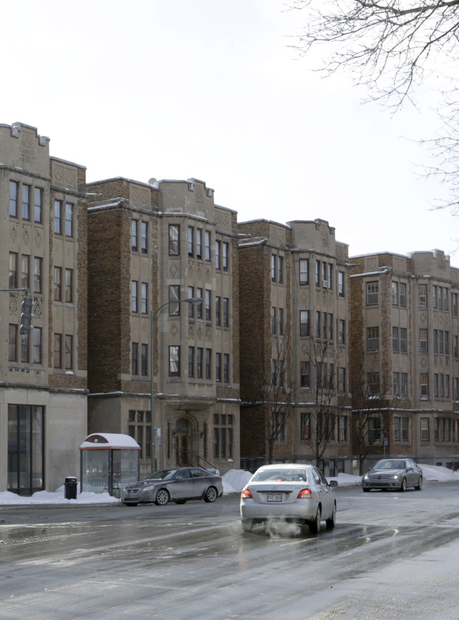 4200 Sherbrooke O in Westmount, QC - Building Photo - Primary Photo