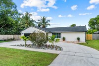 12225 Stratford St in Wellington, FL - Foto de edificio - Building Photo