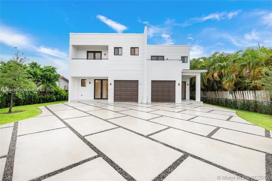 824 SW 74th Ct in Miami, FL - Building Photo