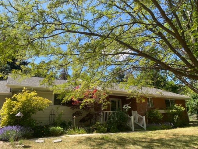 6109 Woodland Dr in Ogden, UT - Foto de edificio - Building Photo