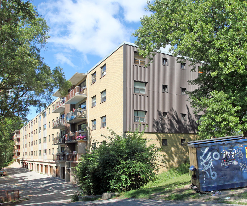 Parkette Place Apt in Toronto, ON - Building Photo