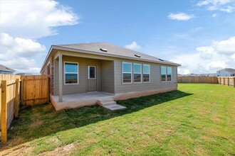 425 Escondido Cir in San Marcos, TX - Building Photo - Building Photo