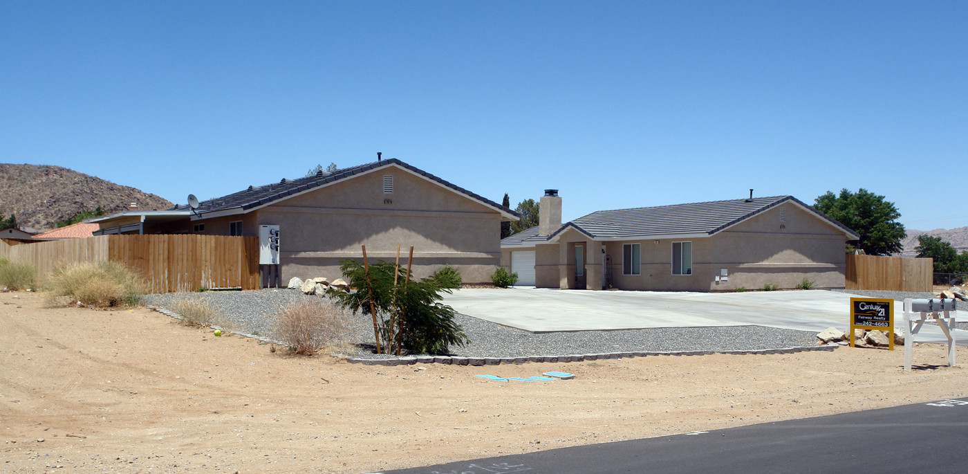 20210 Carlisle Rd in Apple Valley, CA - Foto de edificio
