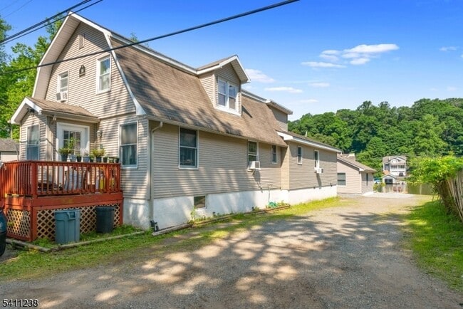 18 W River Styx Rd in Hopatcong, NJ - Building Photo - Building Photo